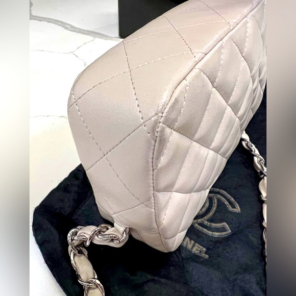 💎Authentic💎Chanel Quilted Leather Camera case with Matelasse chain - Picture 6 of 13